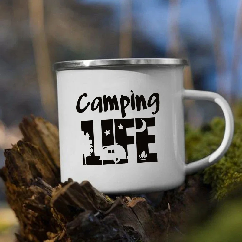 Outdoor Adventure Day - 幸せなキャンピングカーのエナメルコーヒーマグ、キャンプカップ、冒険が待っています、面白いマグカップ、ビールマグ、父の日ギフト、カップシェ